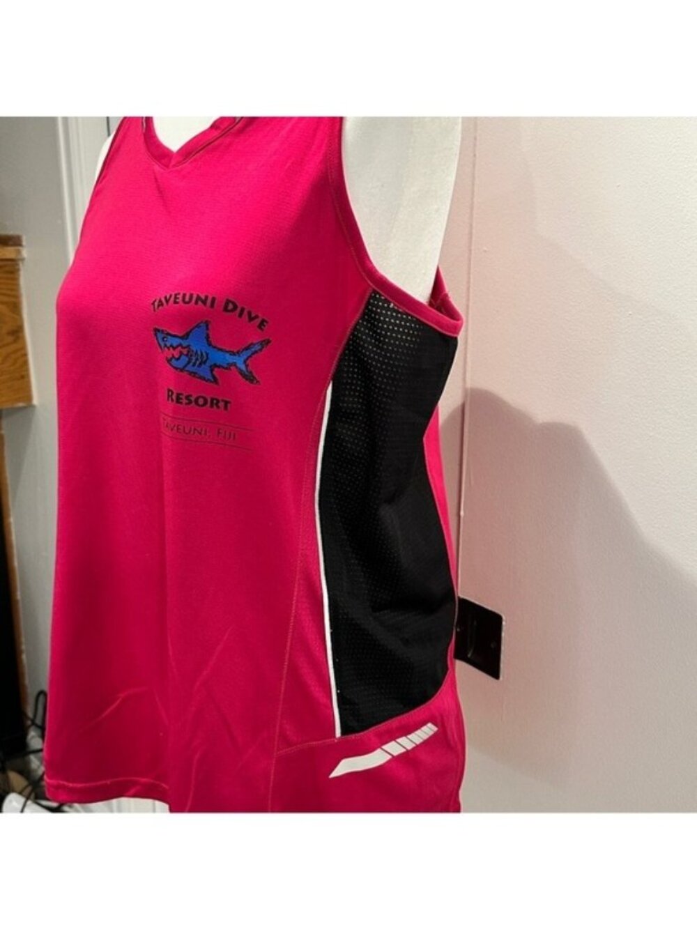 Taveuni Dive Resort Women's Pink Racerback Tank Top With Shark Graphic NWOT